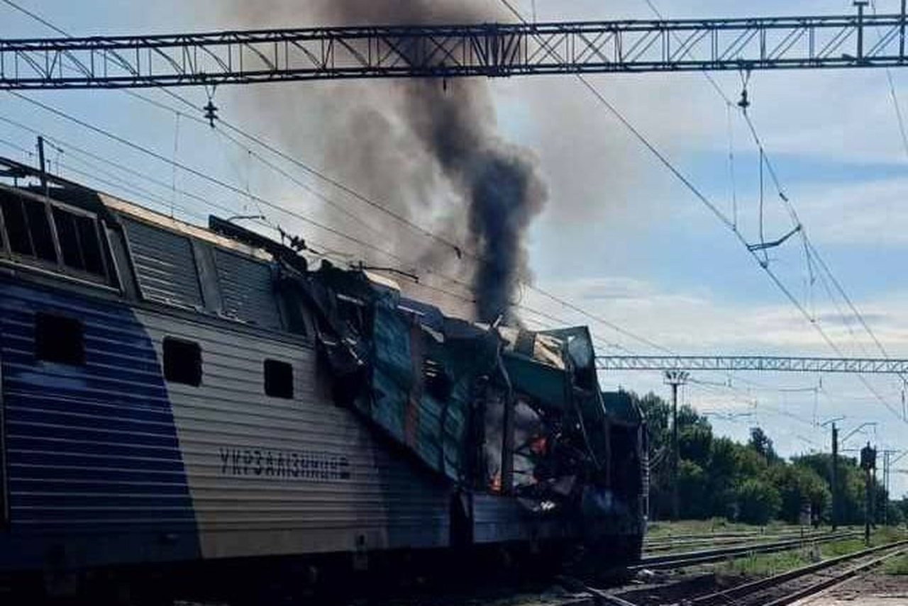 Поезд после удара