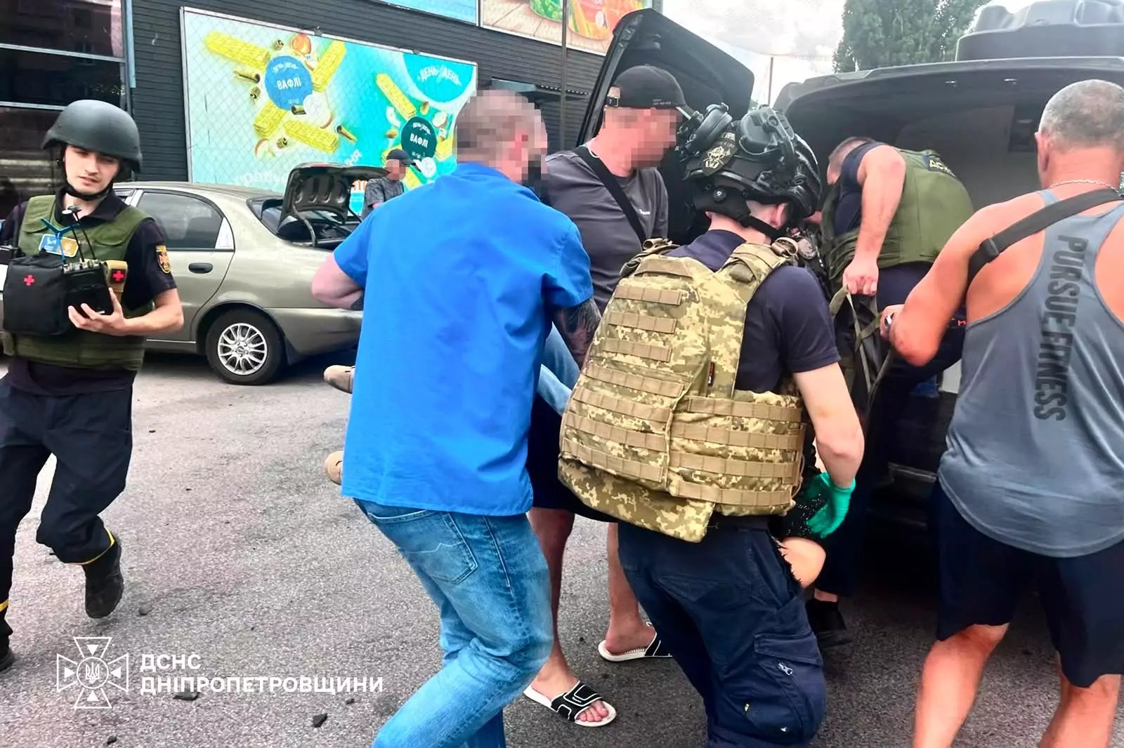 Двоє загиблих і троє поранених: рятувальники ліквідували наслідки російських атак на Дніпропетровщині