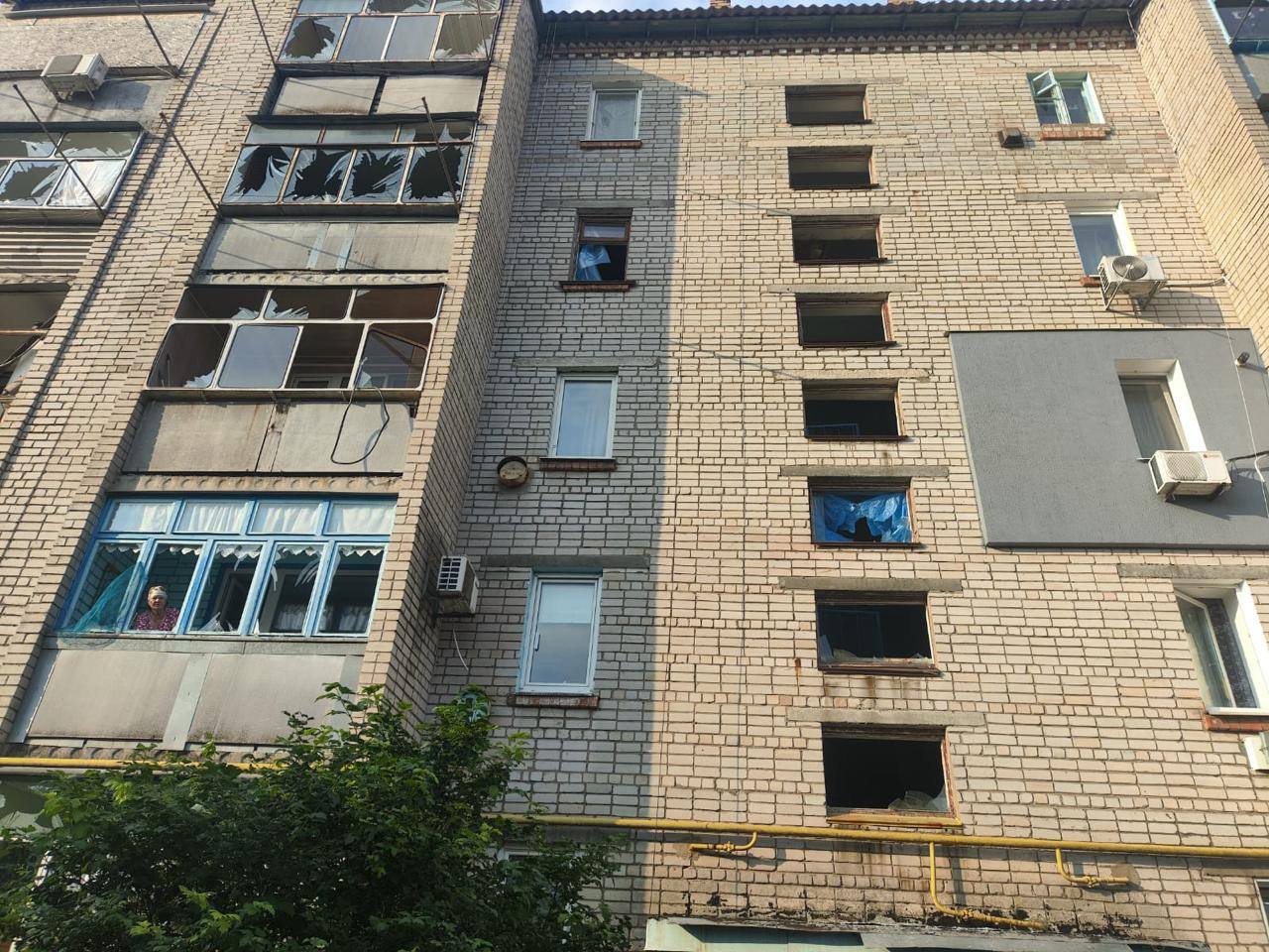 Ворог понад 30 разів атакував Дніпропетровщину: поранений чоловік, пошкоджені АЗС, магазин та агропідприємство