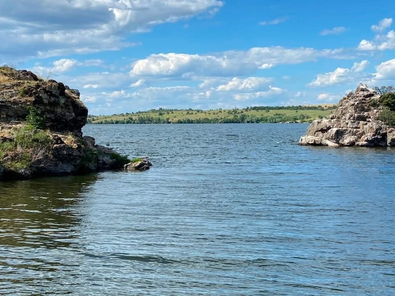 Місце сили біля Дніпра: де знайти легендарну Стрільчу Скелю, оповиту козацькими легендами