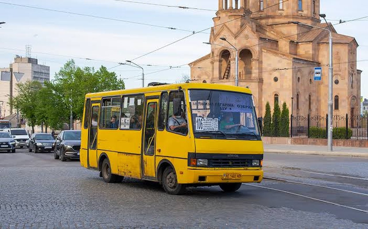 Автобус у Дніпрі