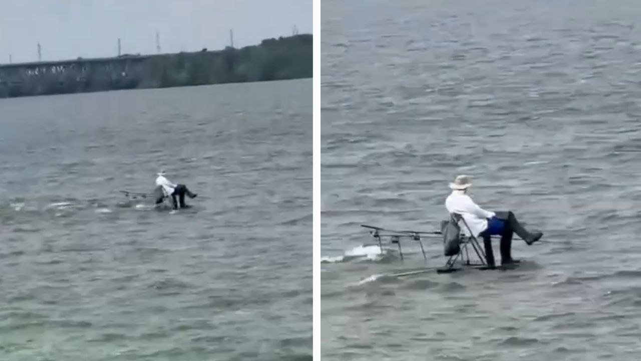 Мужчина рыбачил на мели посреди реки.
