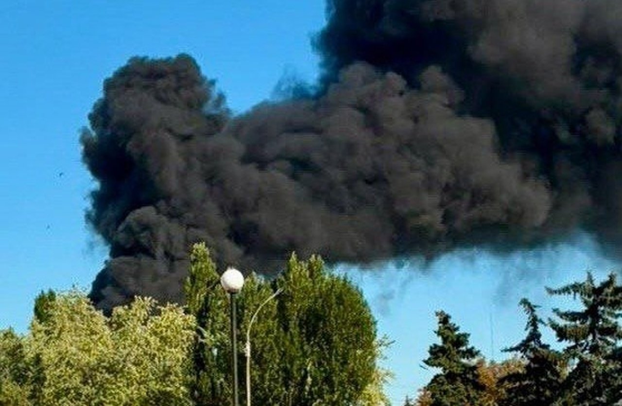 У Павлограді через російський удар горить торговельний комплекс