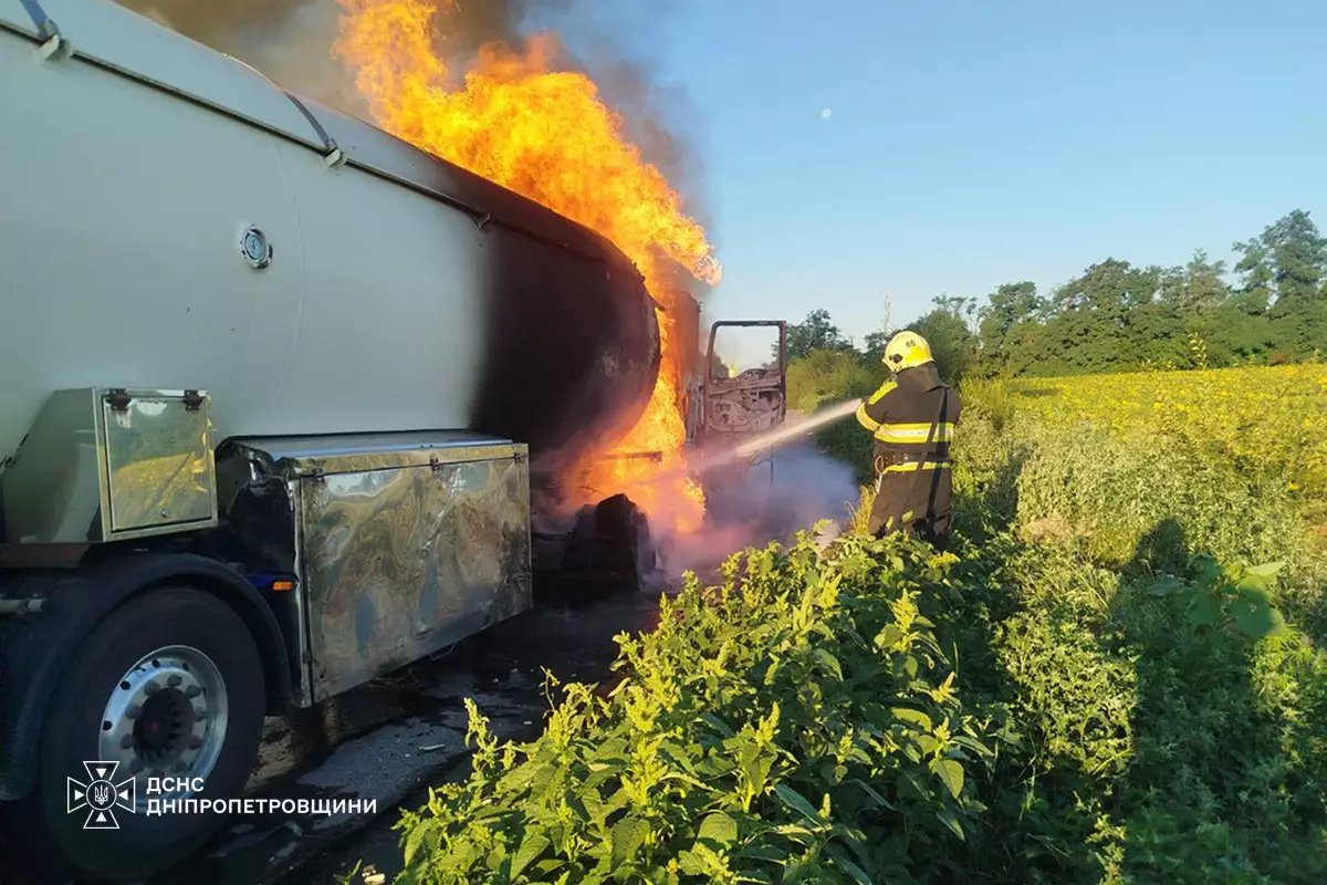 На Дніпропетровщині загорілася автоцистерна MAN: стали відомі подробиці пожежі
