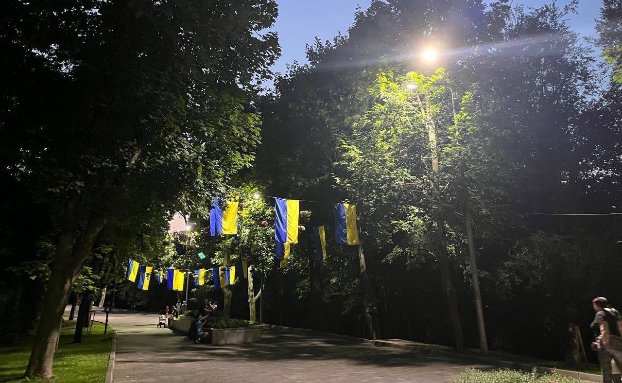 Освітлення в парку Дніпра