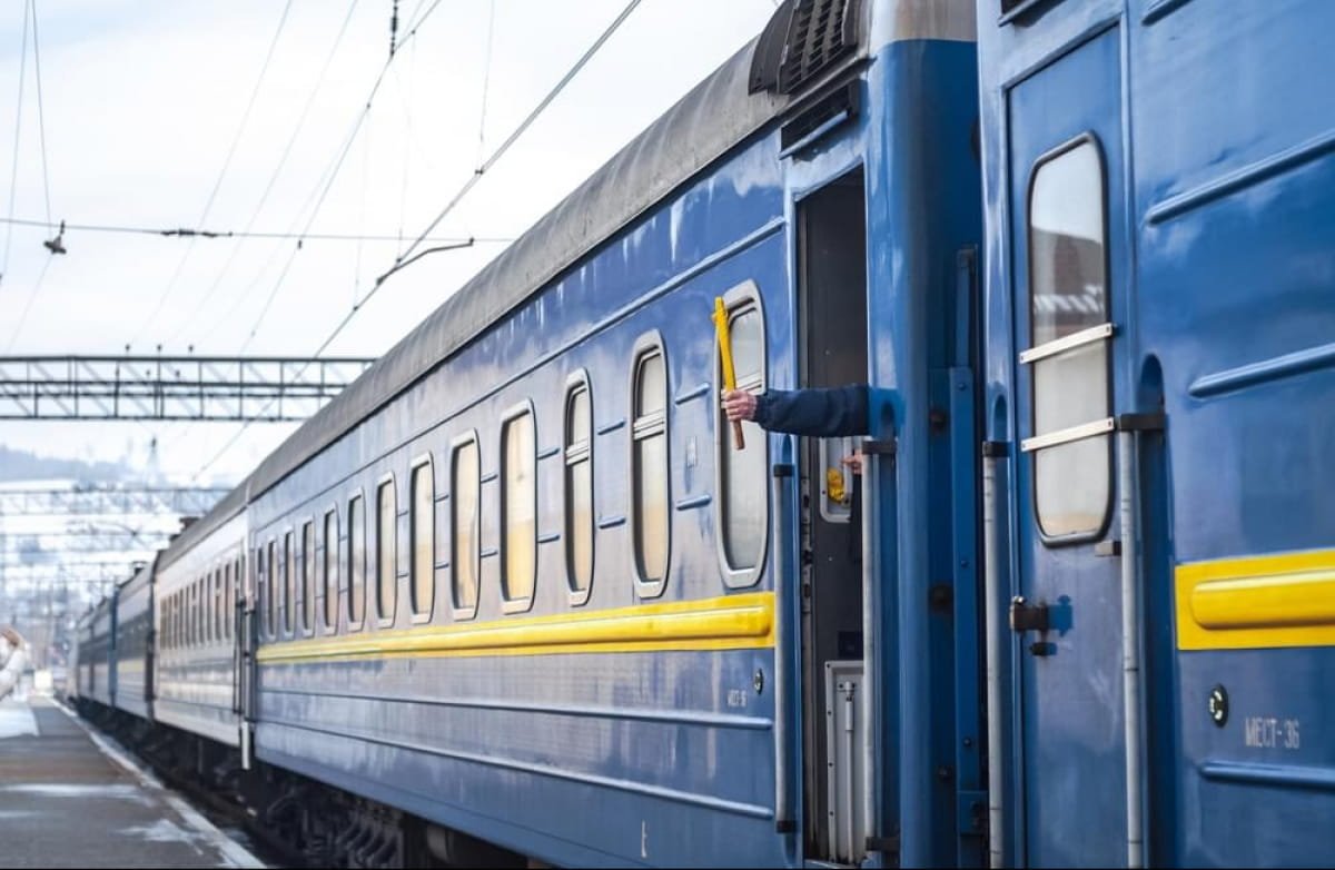 Поезд из Днепра в Запорожье задерживается на 2,5 часа: что известно