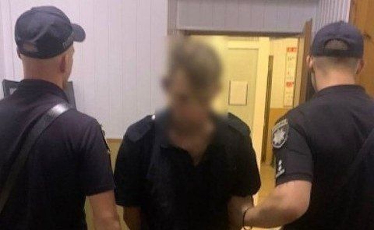 Посварилися через жінку: у Дніпрі господар квартири вдарив гостя ножем