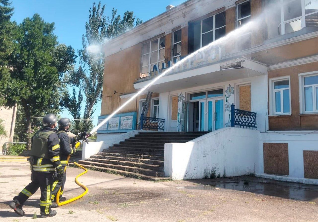 Рятувальники на місці пожежі на Дніпропетровщині