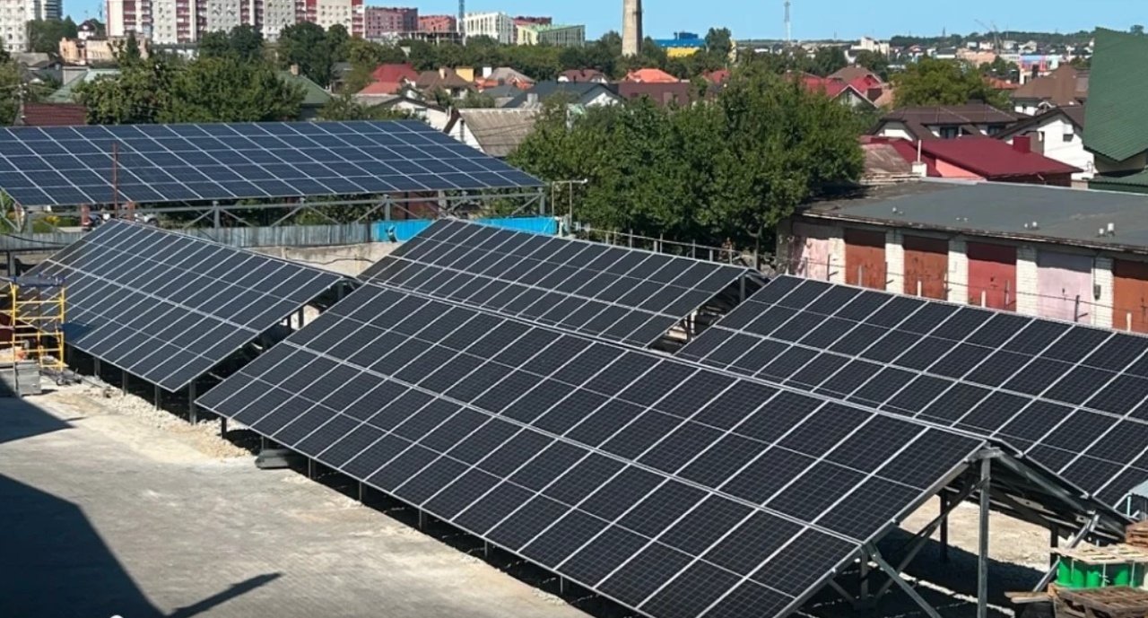На станціях метро у Дніпрі з'являться сонячні електростанції: скільки на це витратять