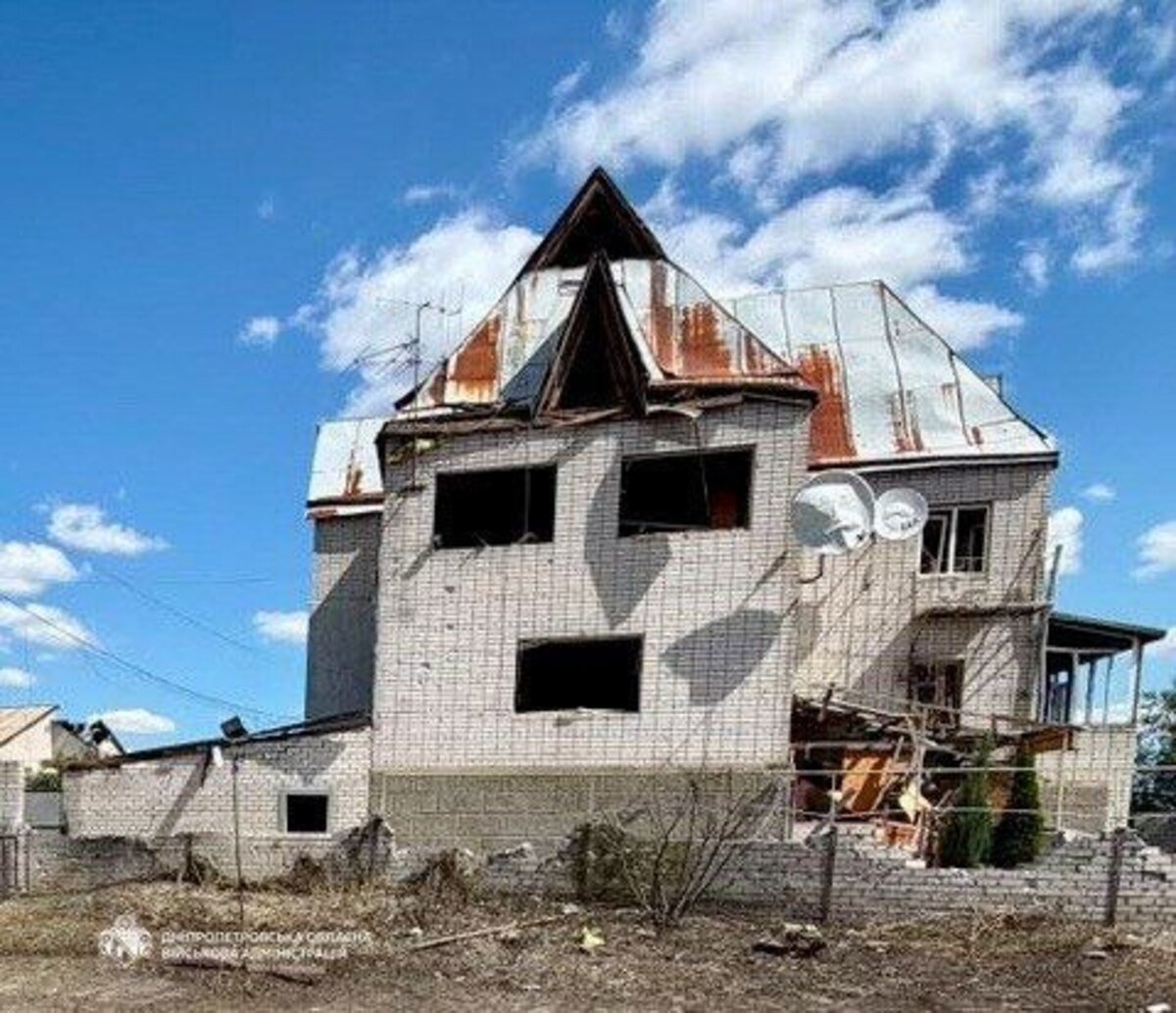 Росіяни вдарили по Павлограду: двоє чоловіків дістали поранень