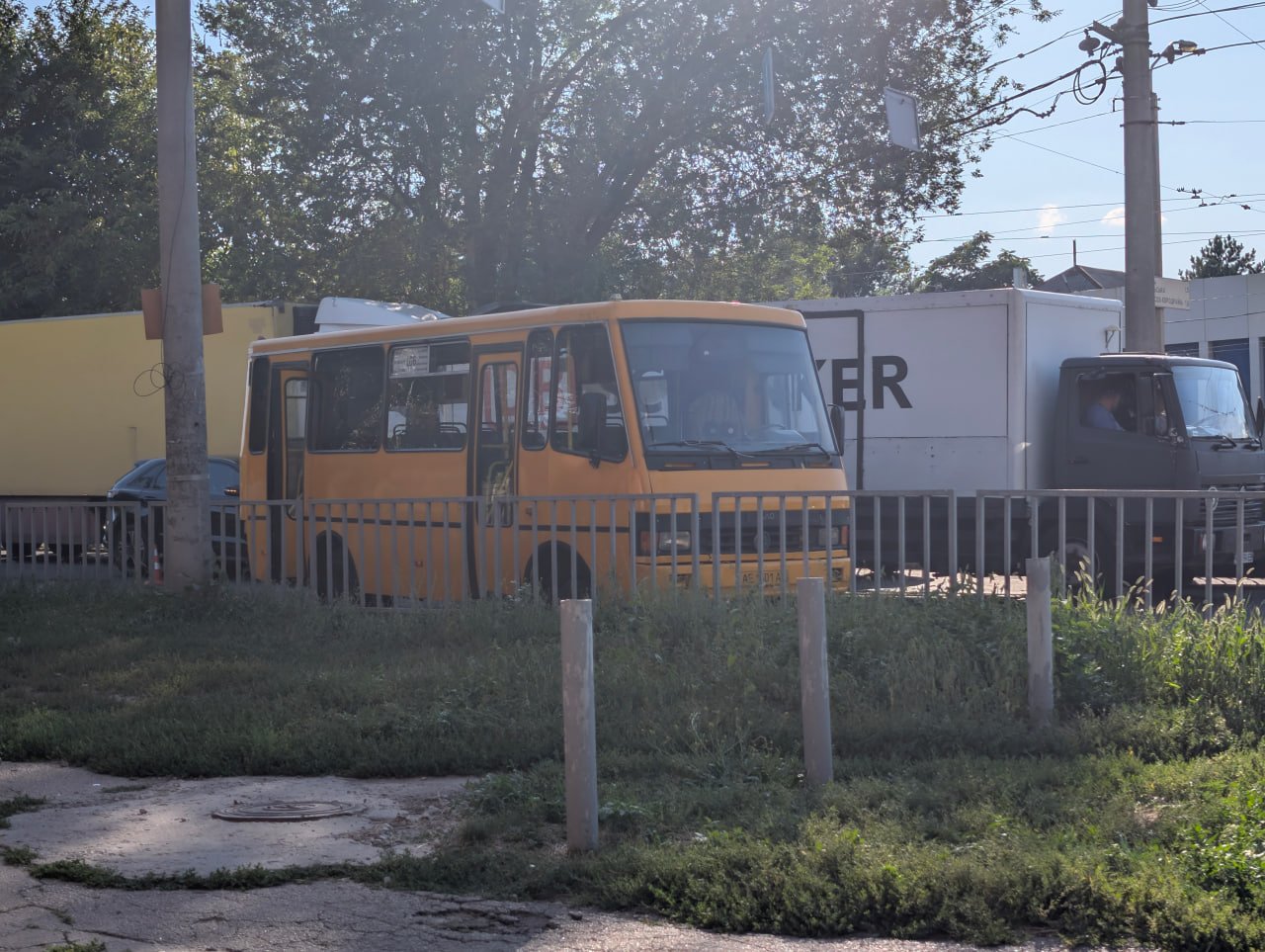 Маршрутка біля місця ДТП.