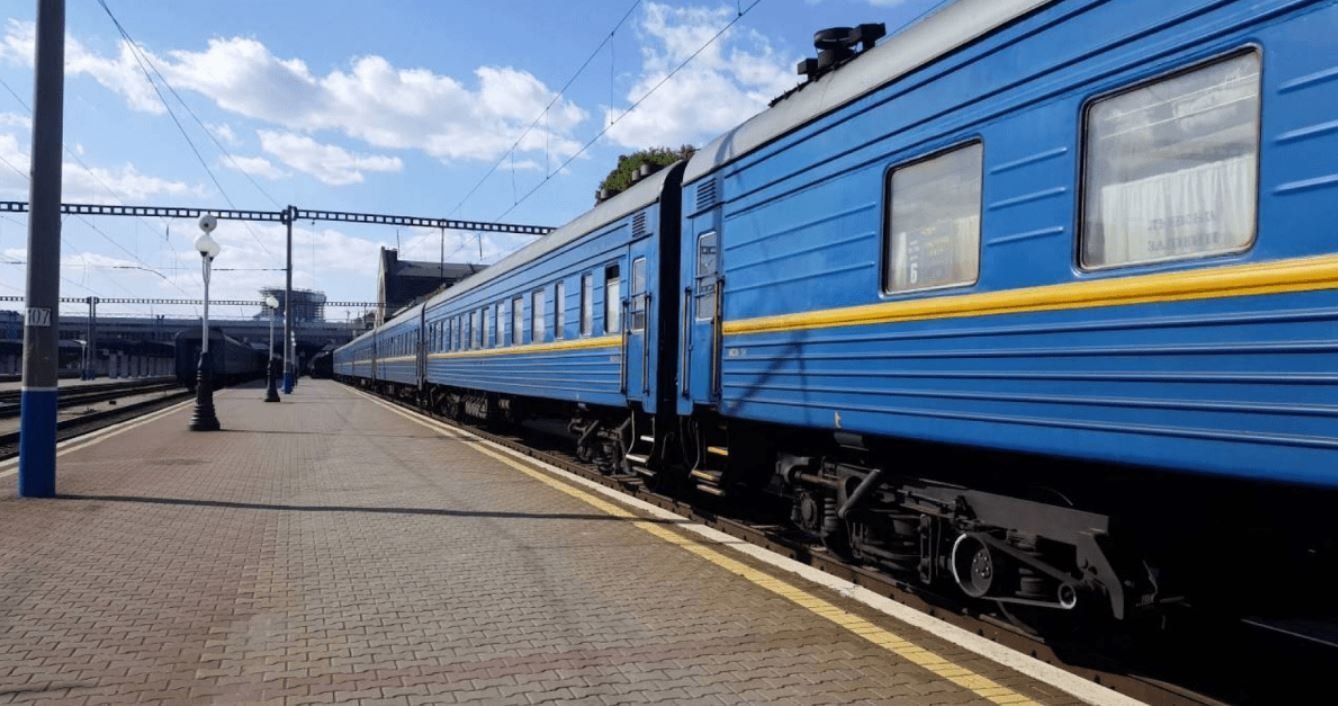 Через обстріли на понад 8 годин затримуються потяги до та з Дніпра: список рейсів