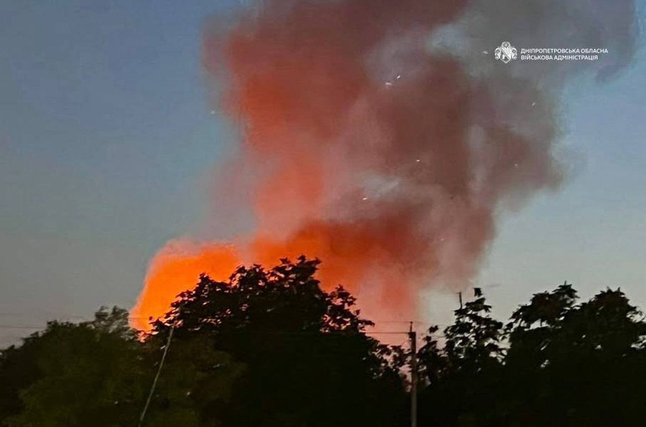 Павлоград оказался под вражеской атакой: на месте удара возник пожар