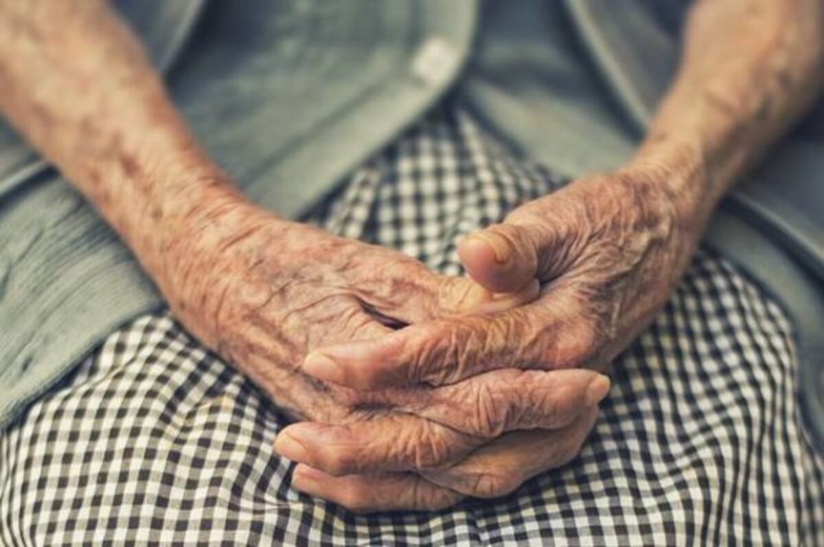 У Дніпрі патрульні допомогли 86-річній жінці, яка загубилася та не могла знайти дім