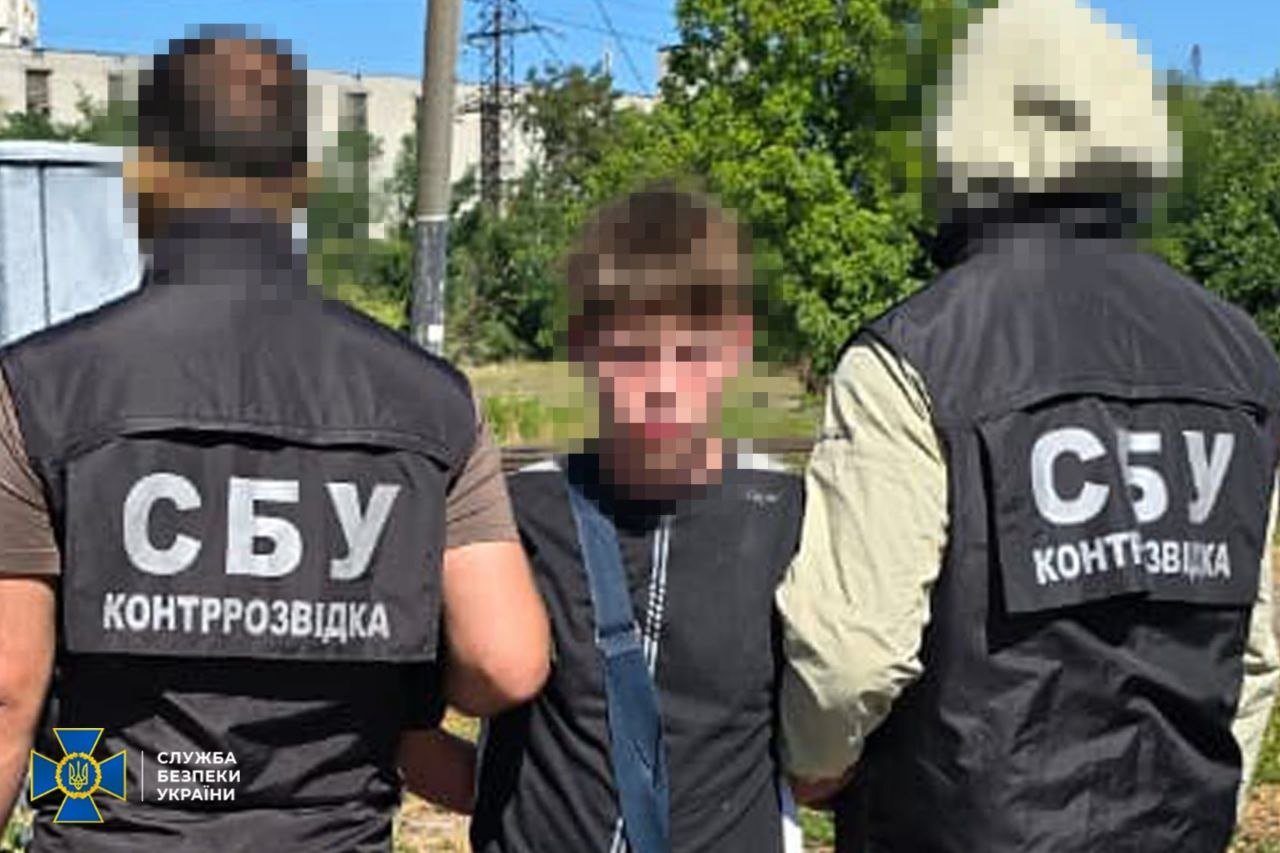 Їздив Україною та малював графіті: за що СБУ затримала жителя Дніпропетровщини