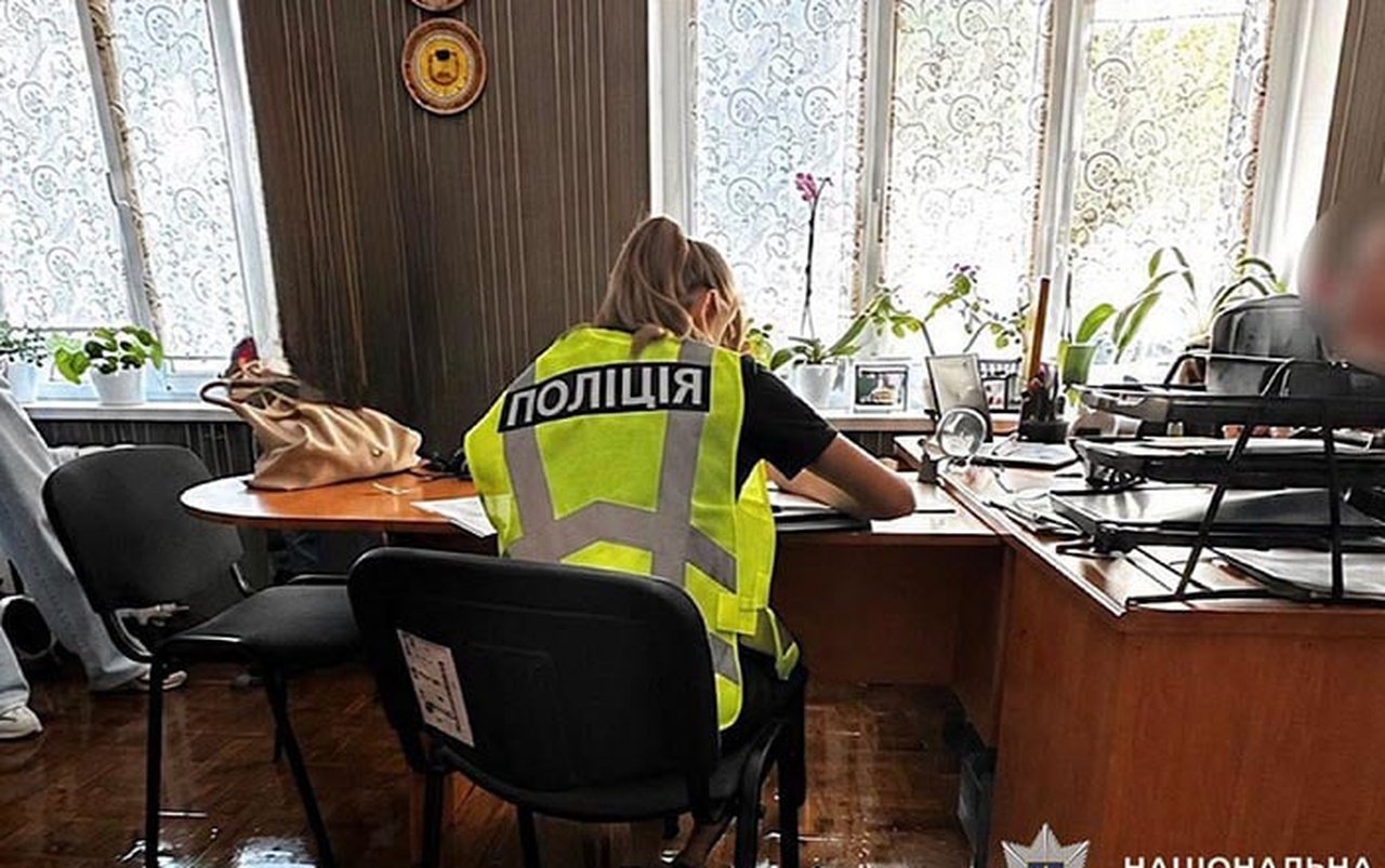 Іспити, зарахування та відстрочка: директорку коледжу у Дніпрі підозрюють у хабарництві