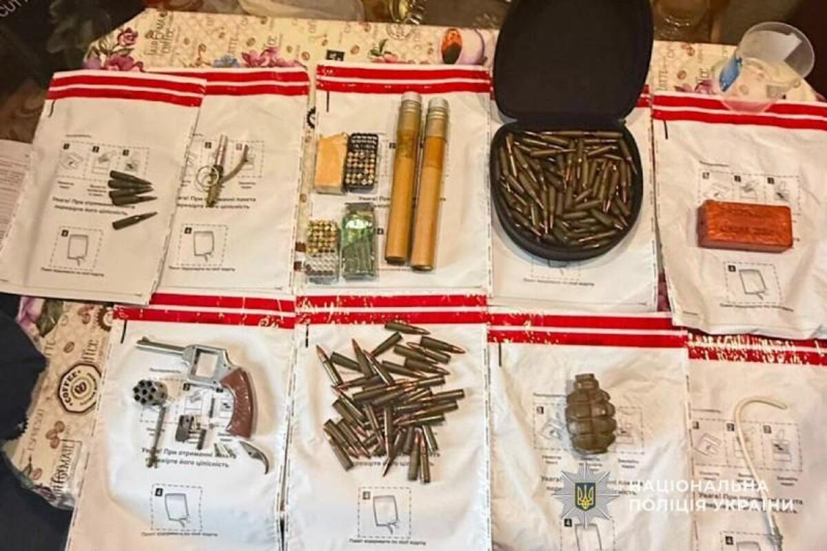 У Дніпрі чоловік зберігав удома гранату, тротил і понад 150 набоїв: йому повідомили про підозру