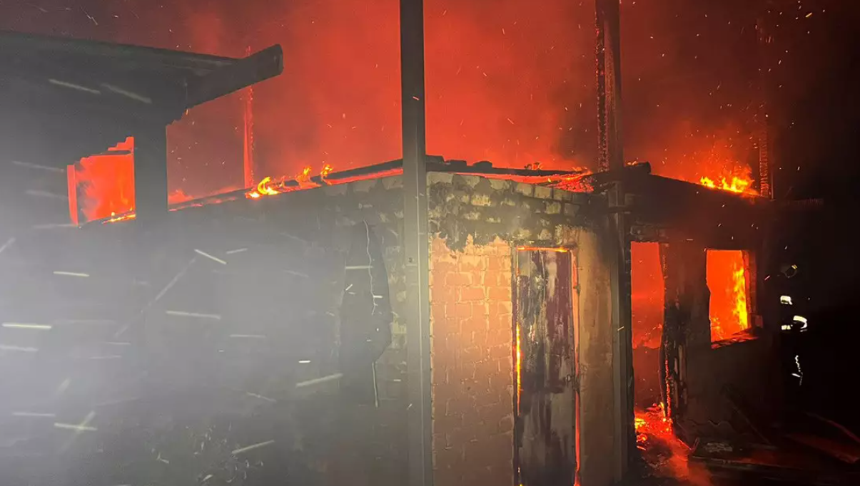 У Дніпрі спалахнуло приватне домоволодіння