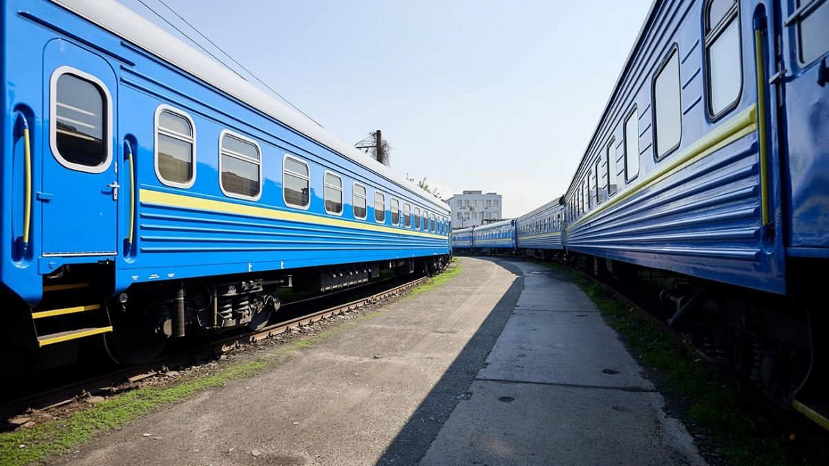 Понад 7 годин затримки: які потяги до та з Дніпра не встигають за графіком