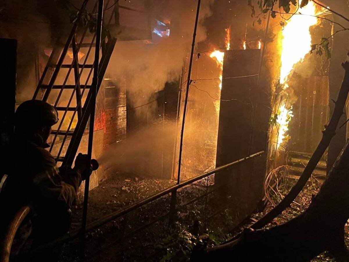 Более 20 атак за ночь: враг обстрелял три района Днепропетровщины