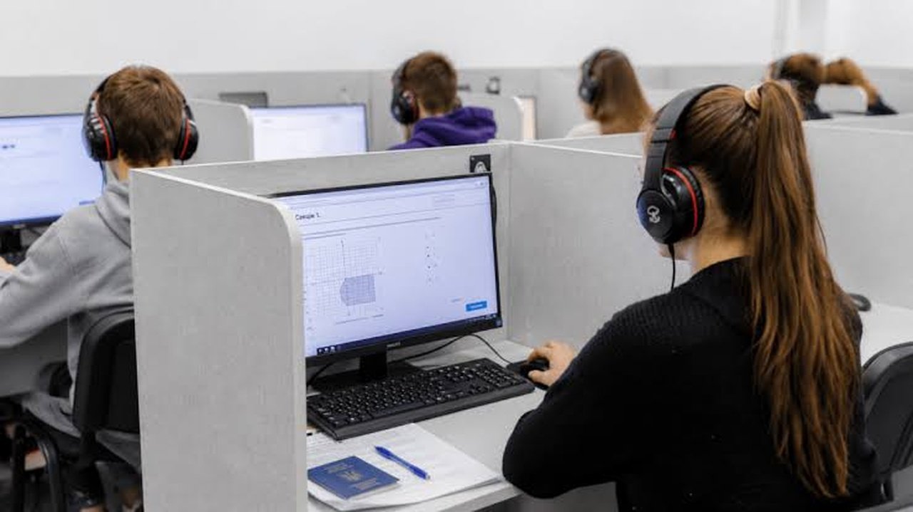 Вісім шкіл Дніпра увійшли до ТОП-200 за результатами НМТ-2026