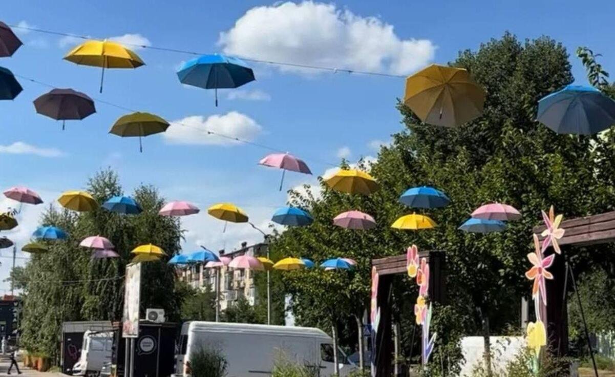 Парасолькова алея: де у Дніпрі зʼявилася нова фотозона