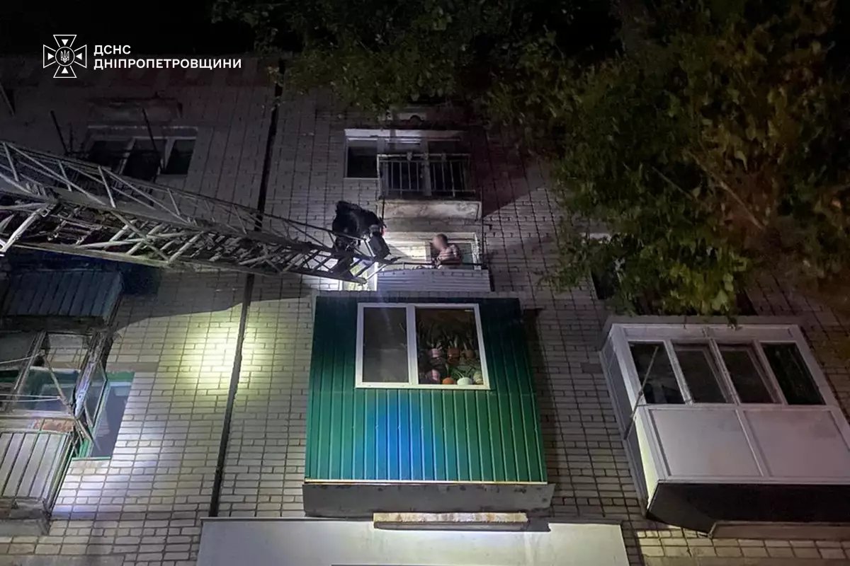 На Дніпропетровщині під час пожежі рятувальники врятували двох підлітків