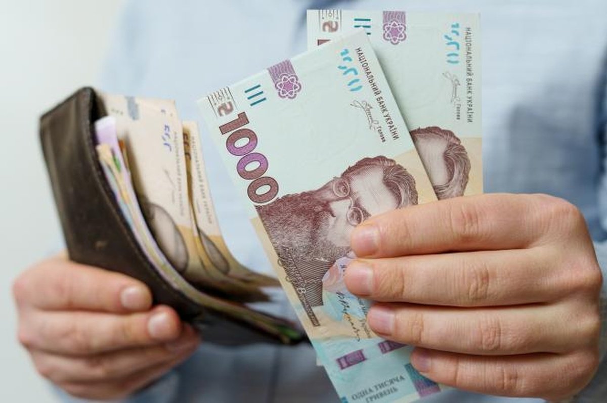 Стало известно, насколько может вырасти минимальная зарплата в 2027 году