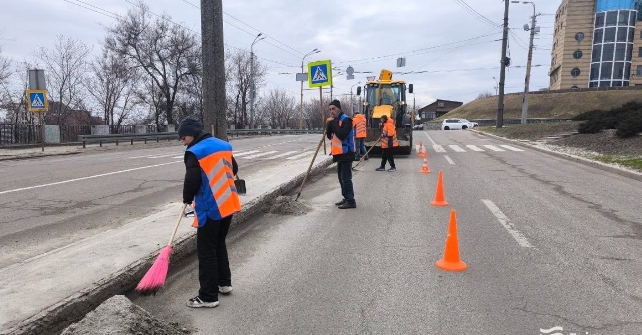 В пяти районах Днепра будут убирать улицы и мосты: на это планируют потратить 12,6 млн грн