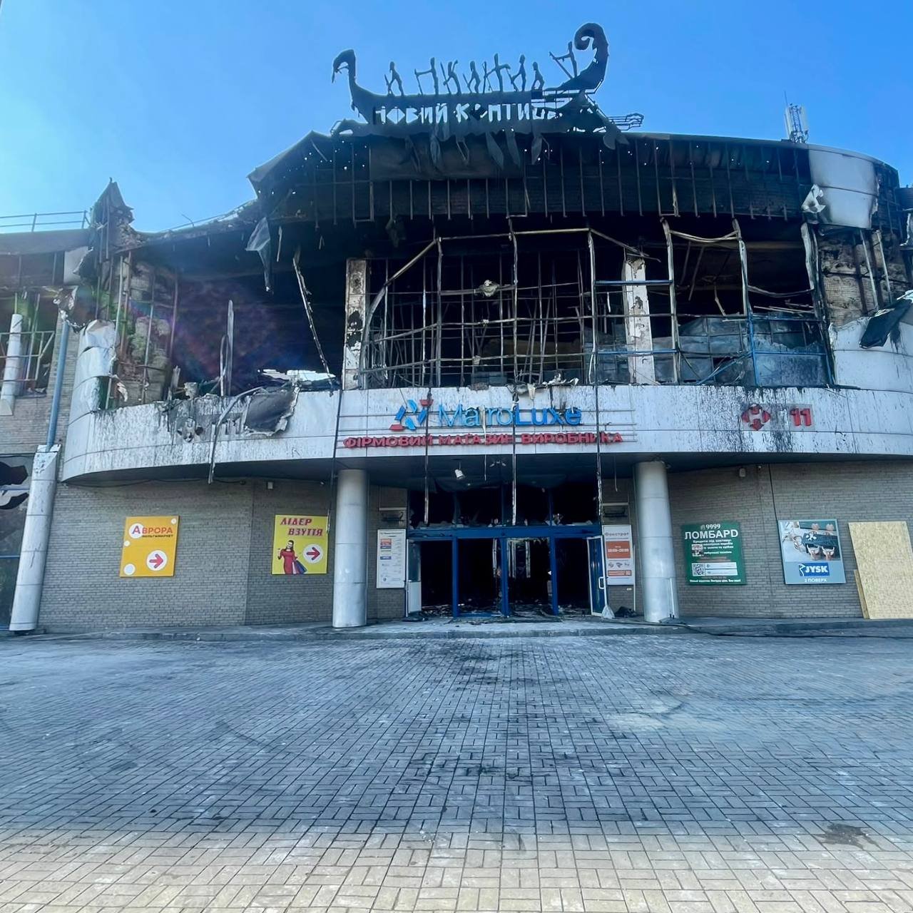 Более 15 тонн обломков и стекла: в Днепре завершили уборку у изуродованного ТЦ