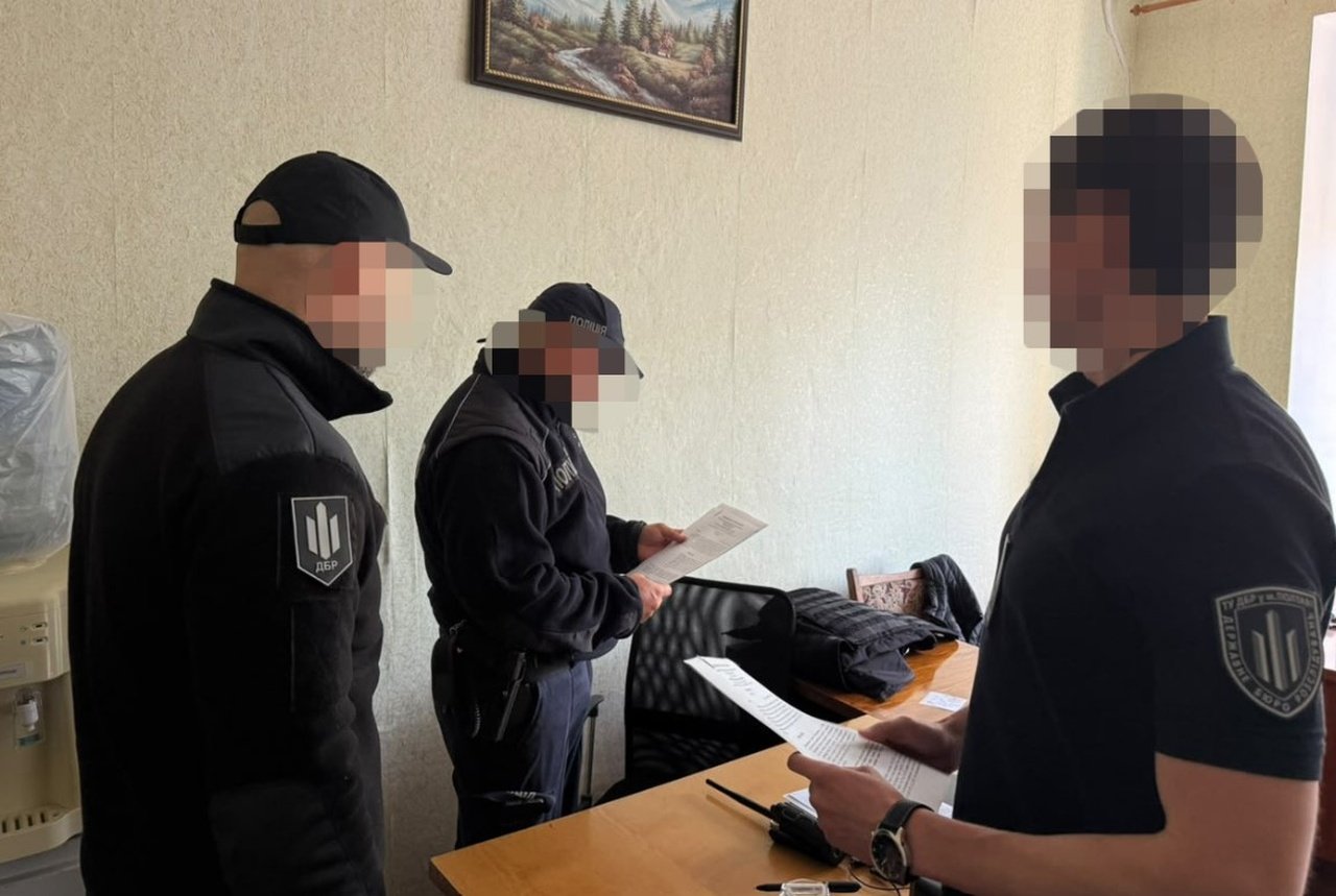 З кусачками через Білорусь: у Кривому Розі патрульний за $7 тисяч допомагав втекти до Польщі