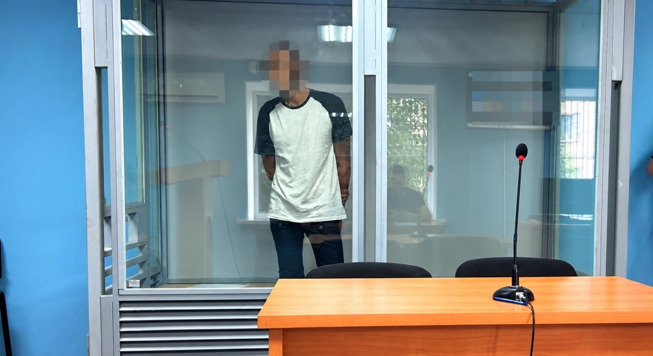 Зачинив двері та напав: у Кривому Розі чоловіка підозрюють в зґвалтуванні 11-річної дівчинки
