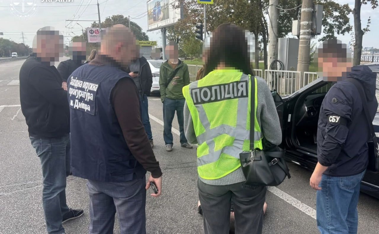 У Дніпрі посадовець КП попався на хабарі у 12 тисяч доларів: деталі справи