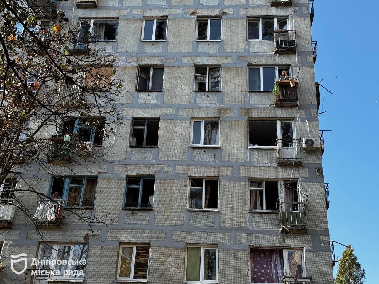У Дніпрі після атаки РФ пошкоджено будинки, поліклініку та заклад освіти: як отримати допомогу