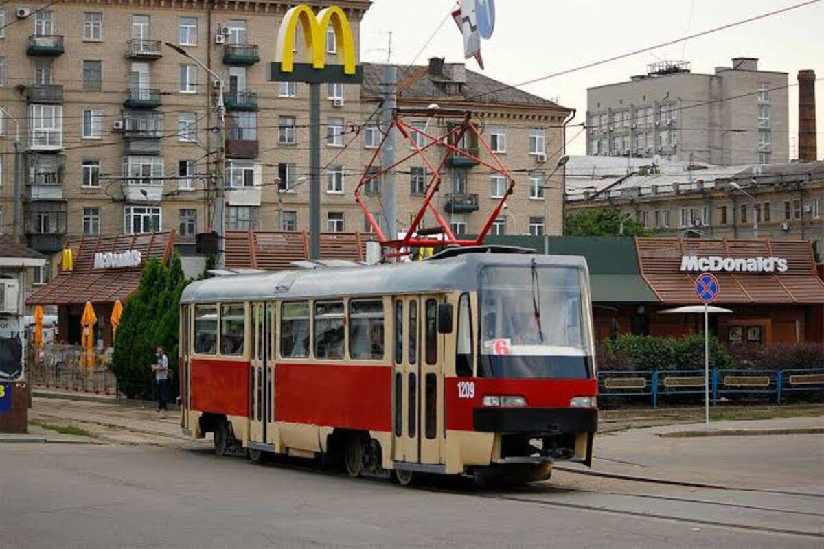 Трамваї №6 та №9 не курсують у Дніпрі: як працює транспорт 11 жовтня