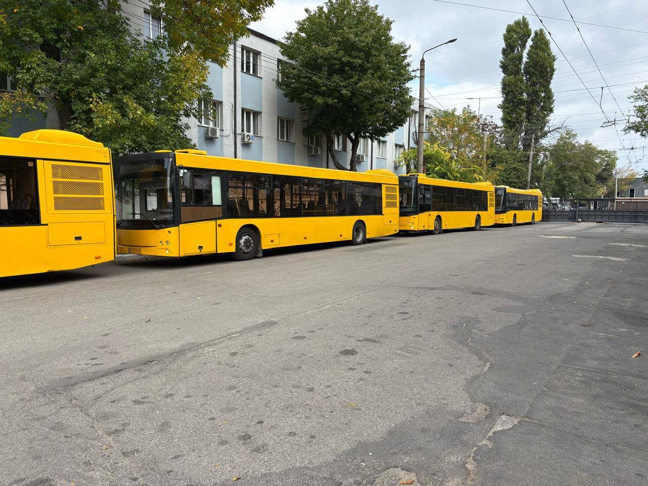 Днепр подарил Одессе семь пассажирских автобусов, ранее полученных от Киева