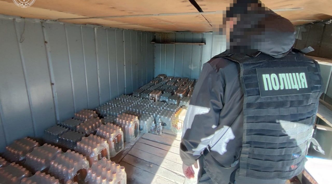 У Дніпрі викрили підпільне виробництво алкоголю під виглядом преміумбрендів