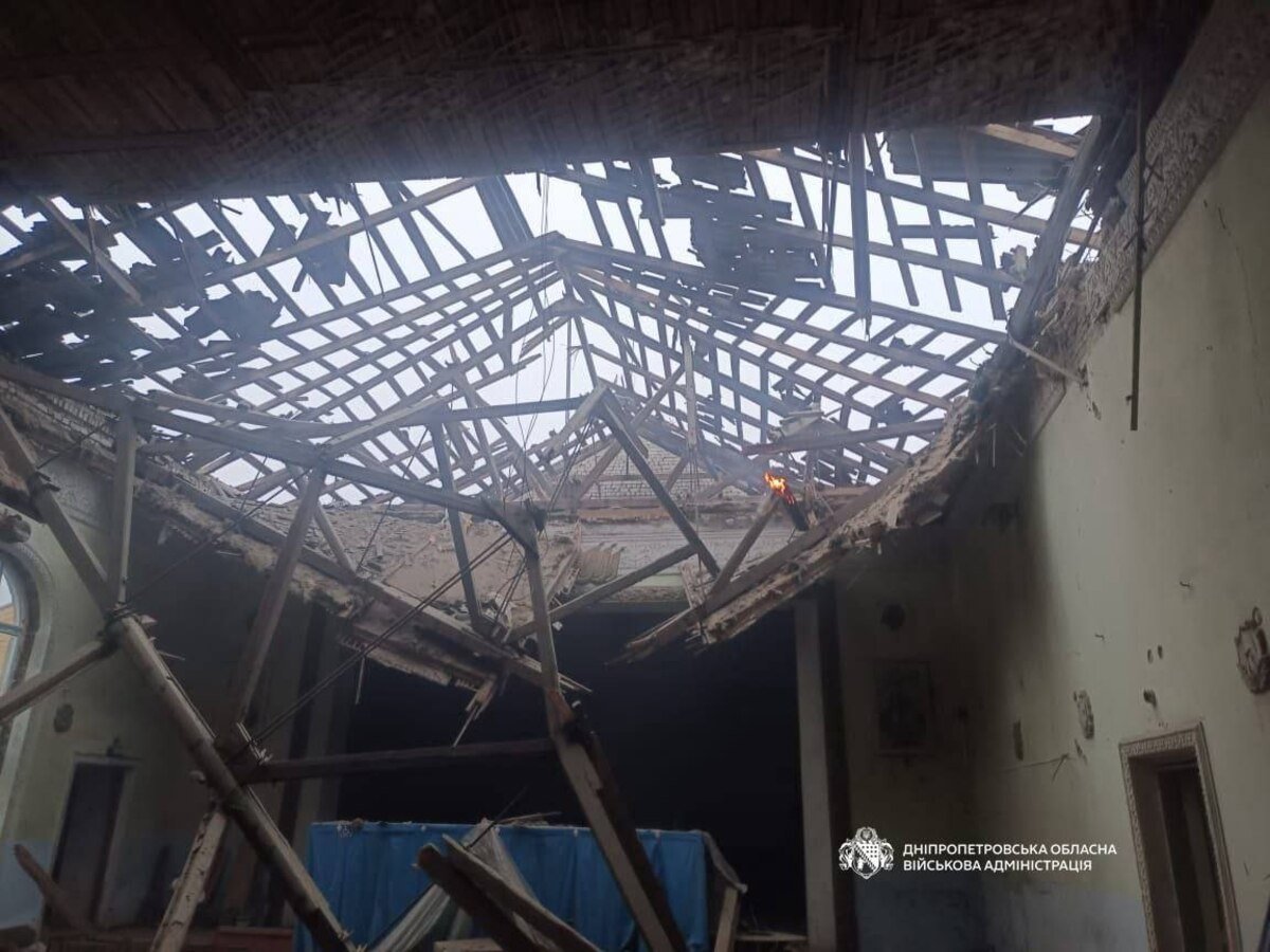 В Днепровском районе из-за вражеского удара поврежден дом культуры