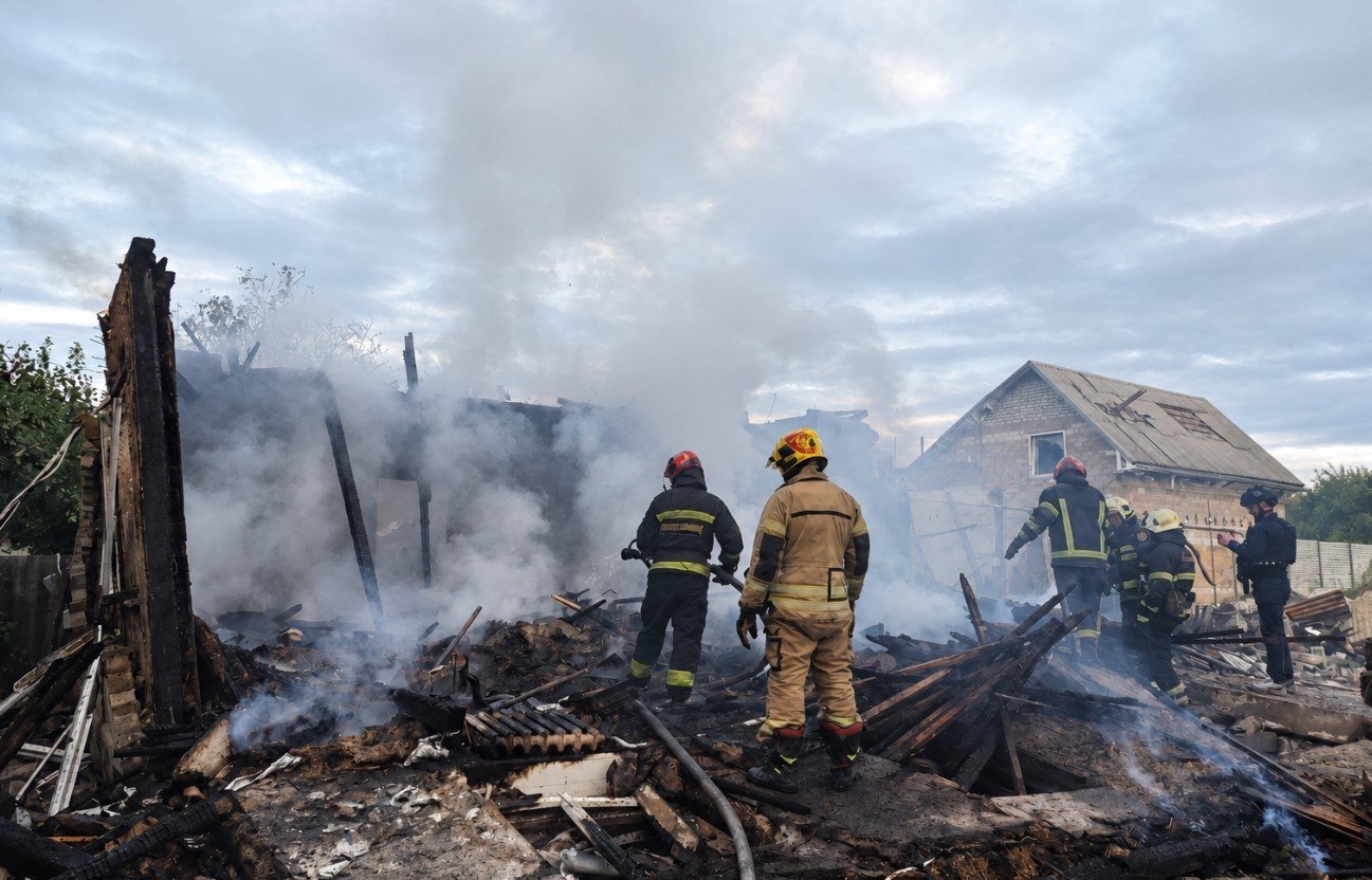 З-під завалів будинку дістали тіло: у Дніпрі зросла кількість постраждалих через атаку