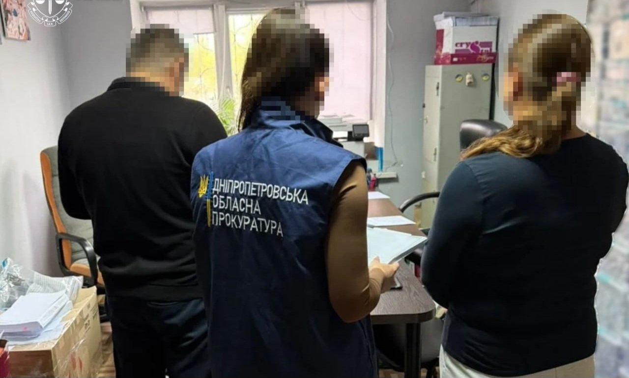 Був 3 роки за кордоном, але отримав 1,2 млн зарплати: у Дніпрі оголосили підозру ексдиректору КП