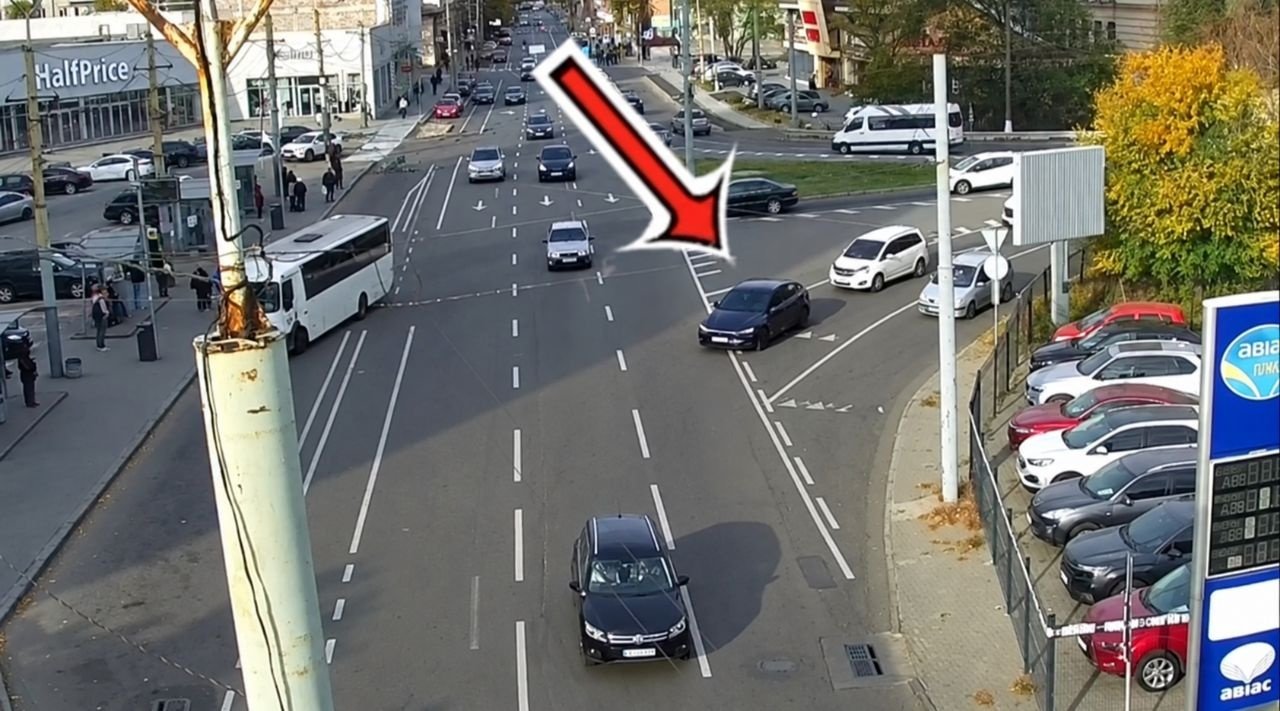 На з’їзді з Центрального мосту в Дніпрі сталася ДТП (відео)