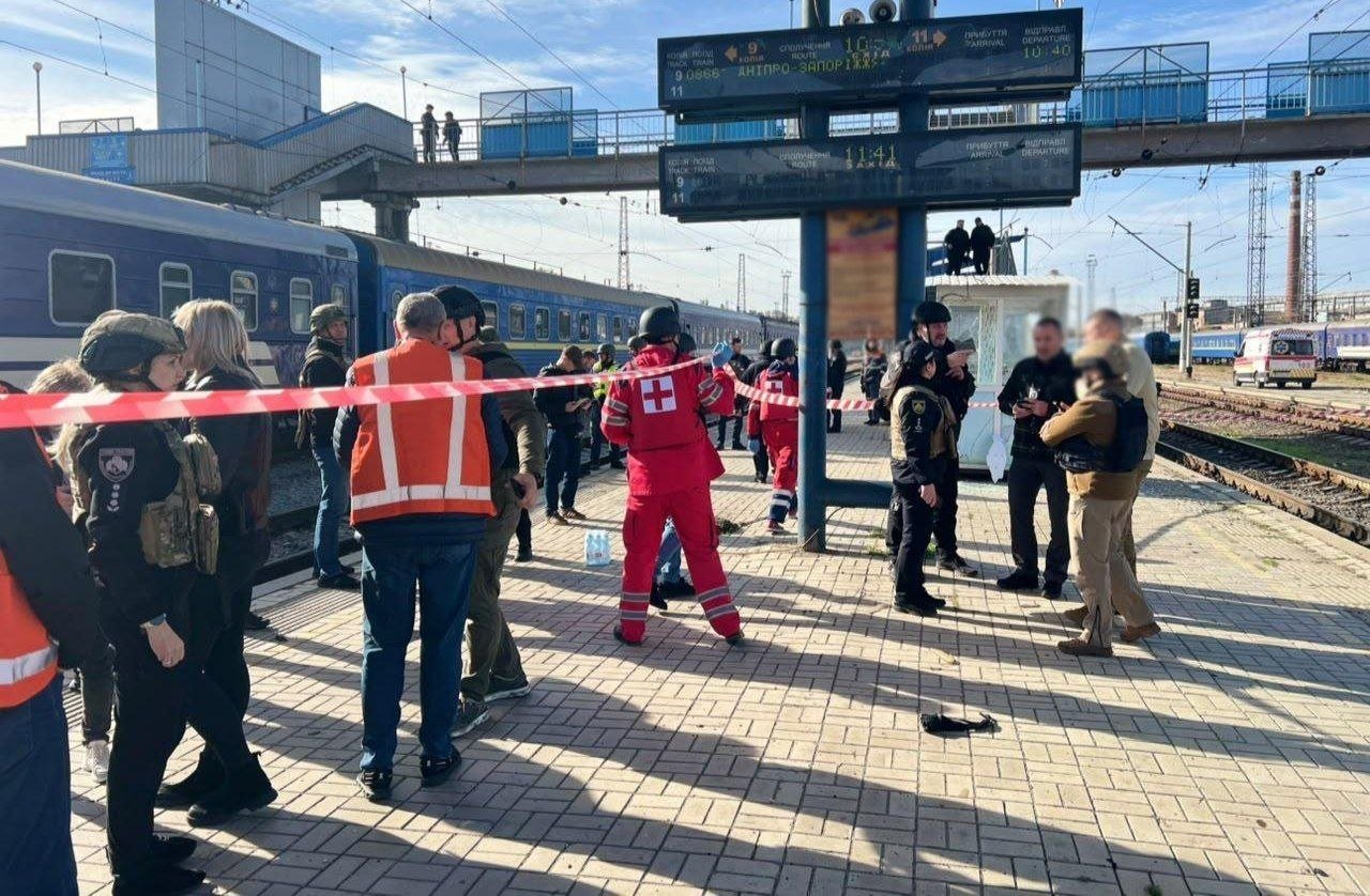 У Дніпрі зросла кількість поранених після удару по вокзалу: четверо людей у важкому стані