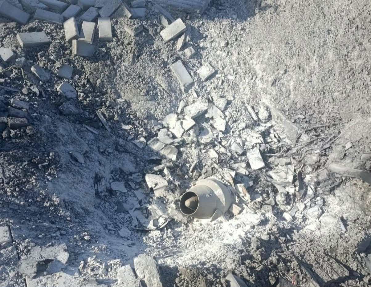 У Дніпрі показали уламки російського реактивного БпЛА на залізничному вокзалі