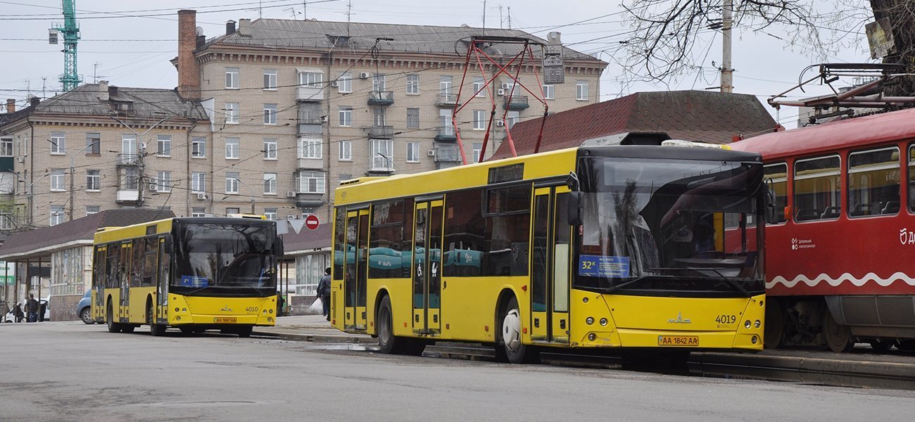 Замість трамваїв і тролейбусів: які автобуси курсують у Дніпрі під час блекауту