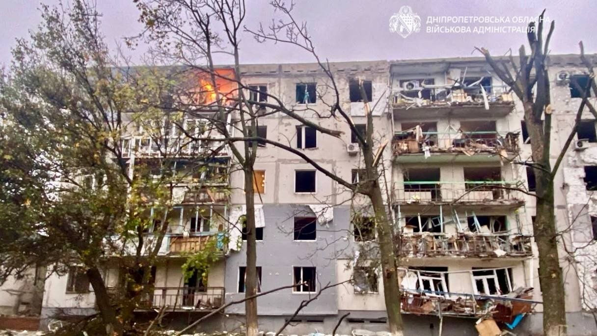 Россияне атаковали Павлоград: повреждены многоэтажки, среди раненых – ребенок
